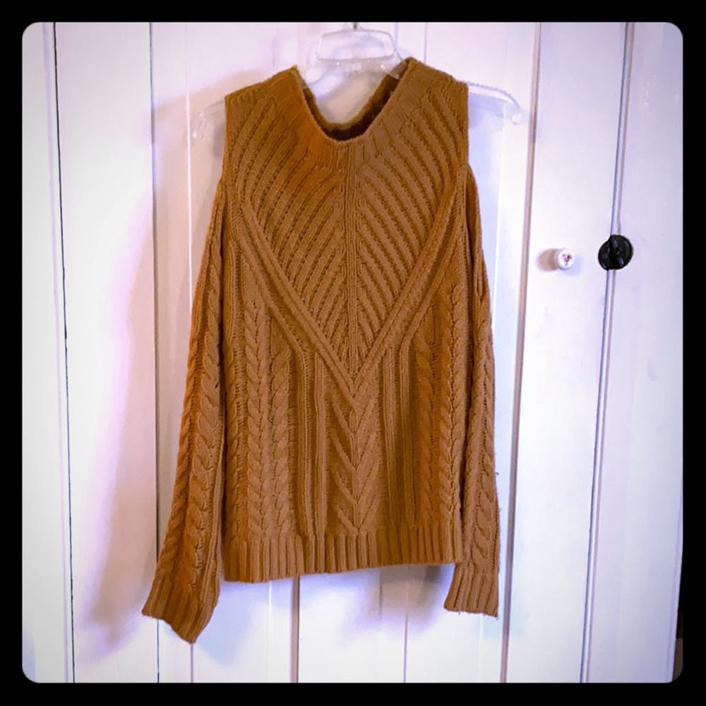 EXPOSED SHOULDER SWEATER